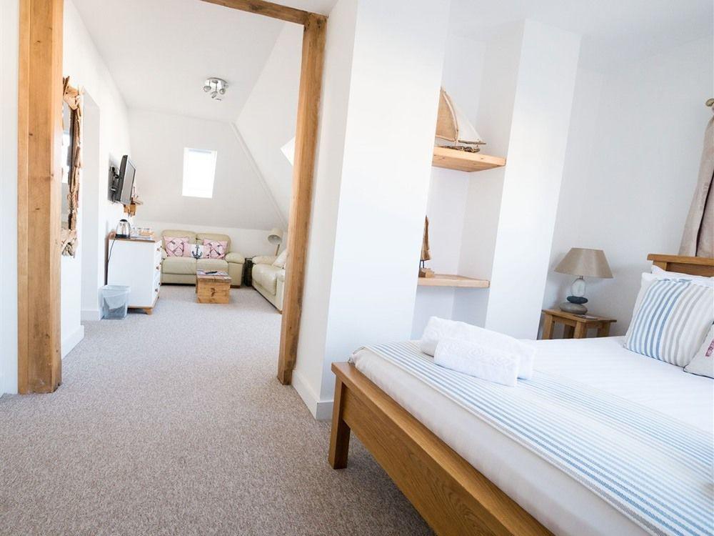 Southern Breeze Lodge - Adults Only Bournemouth Exteriör bild